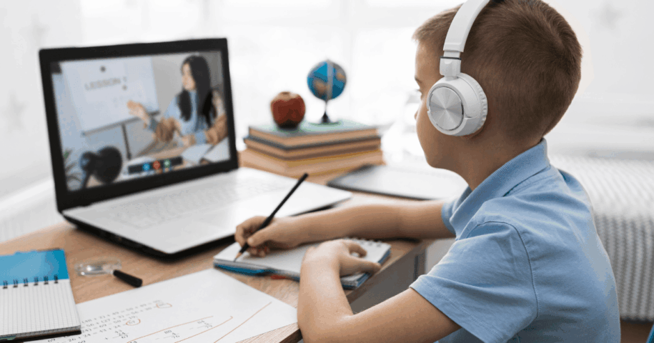 Éducation numérique vs enseignement traditionnel